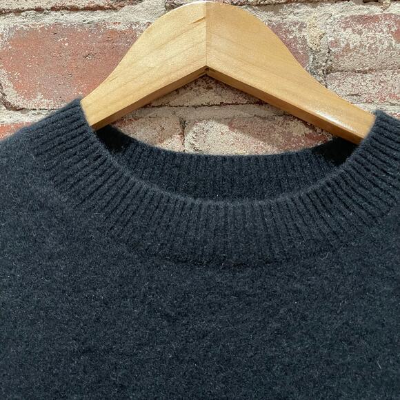 Banana Republic 100% Cashmere Black Sweater Size Small - Picture 3 of 5